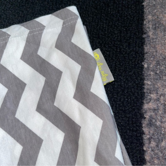 🤱🏻 Itzy Ritzy Nursing Happens Infinity Breastfeeding Scarf - Picture 2 of 3